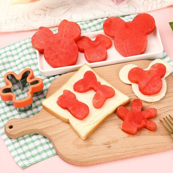 NWT Mickey & Minnie Mouse Cookie Cutters (WITHOUT BOW) - Picture 7 of 9